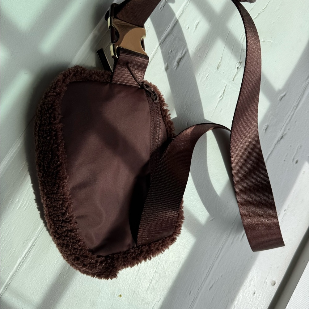 Lululemon Sherpa belt bag - Picture 3 of 3